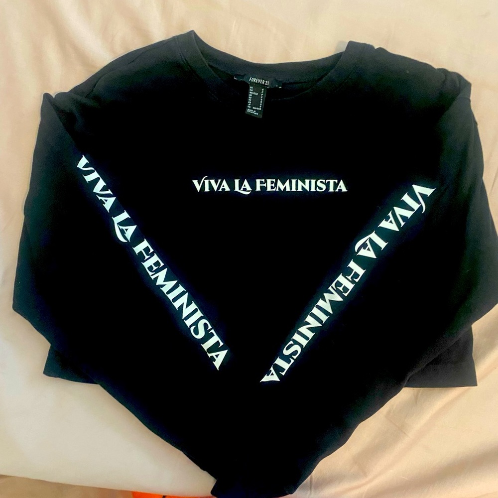 FOREVER 21 WOMENS BLACK LONG SLEEVE GRAPHIC CROP TOP